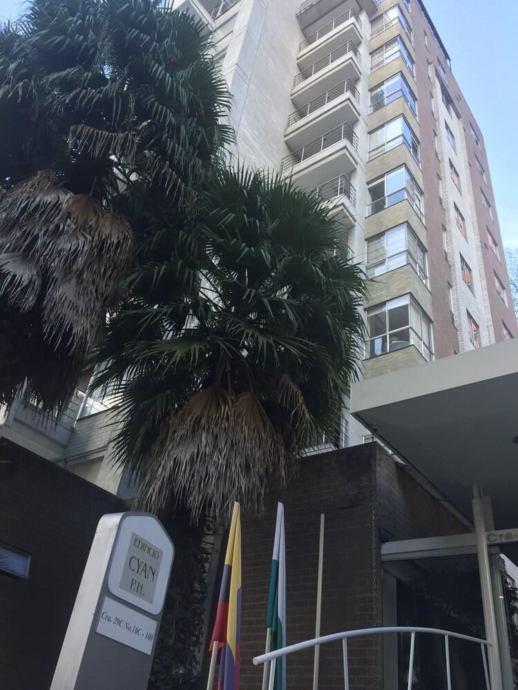Cyan Suites Poblado By Mde Bnb Medellin Exterior photo