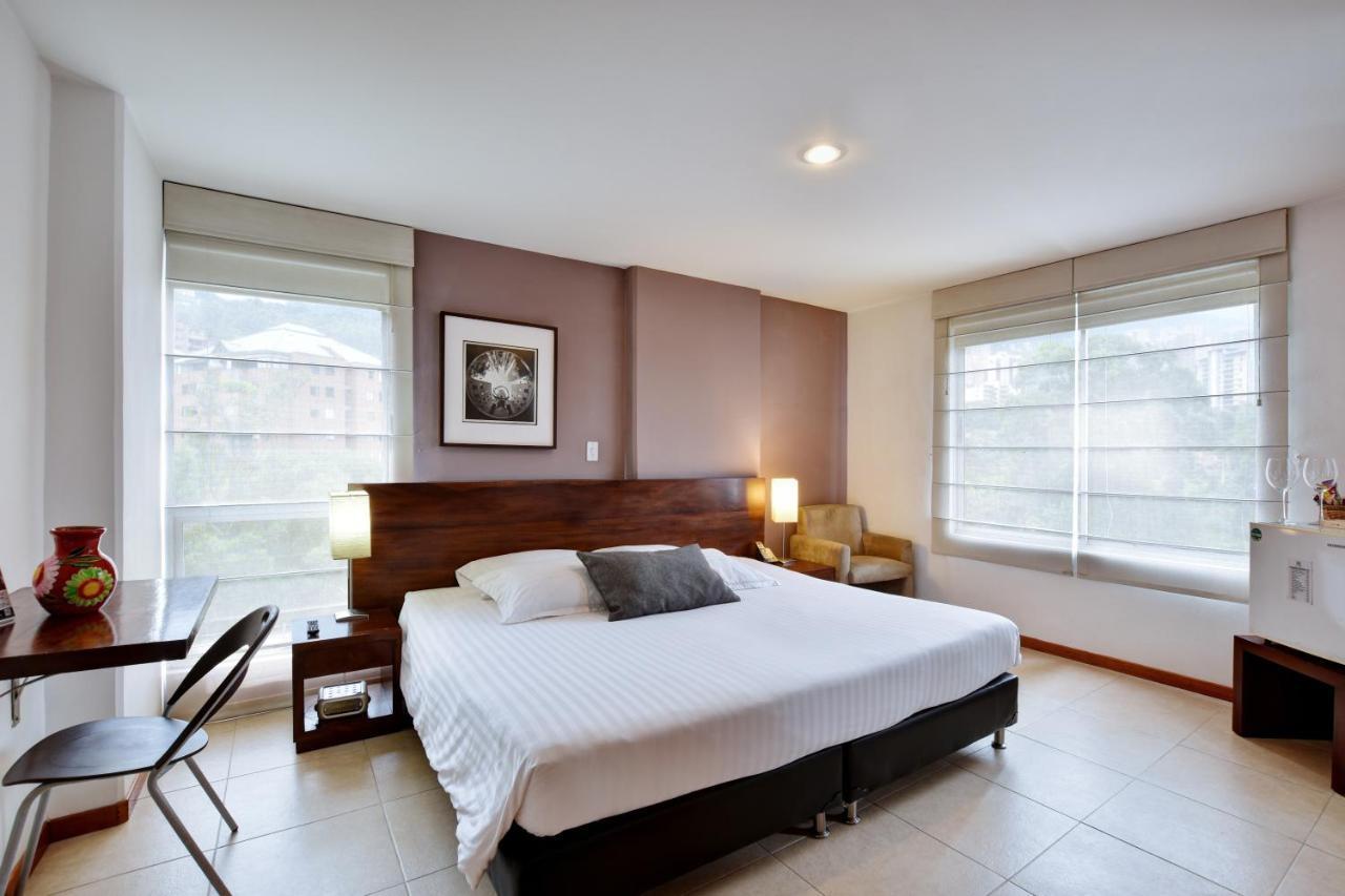 Cyan Suites Poblado By Mde Bnb Medellin Exterior photo