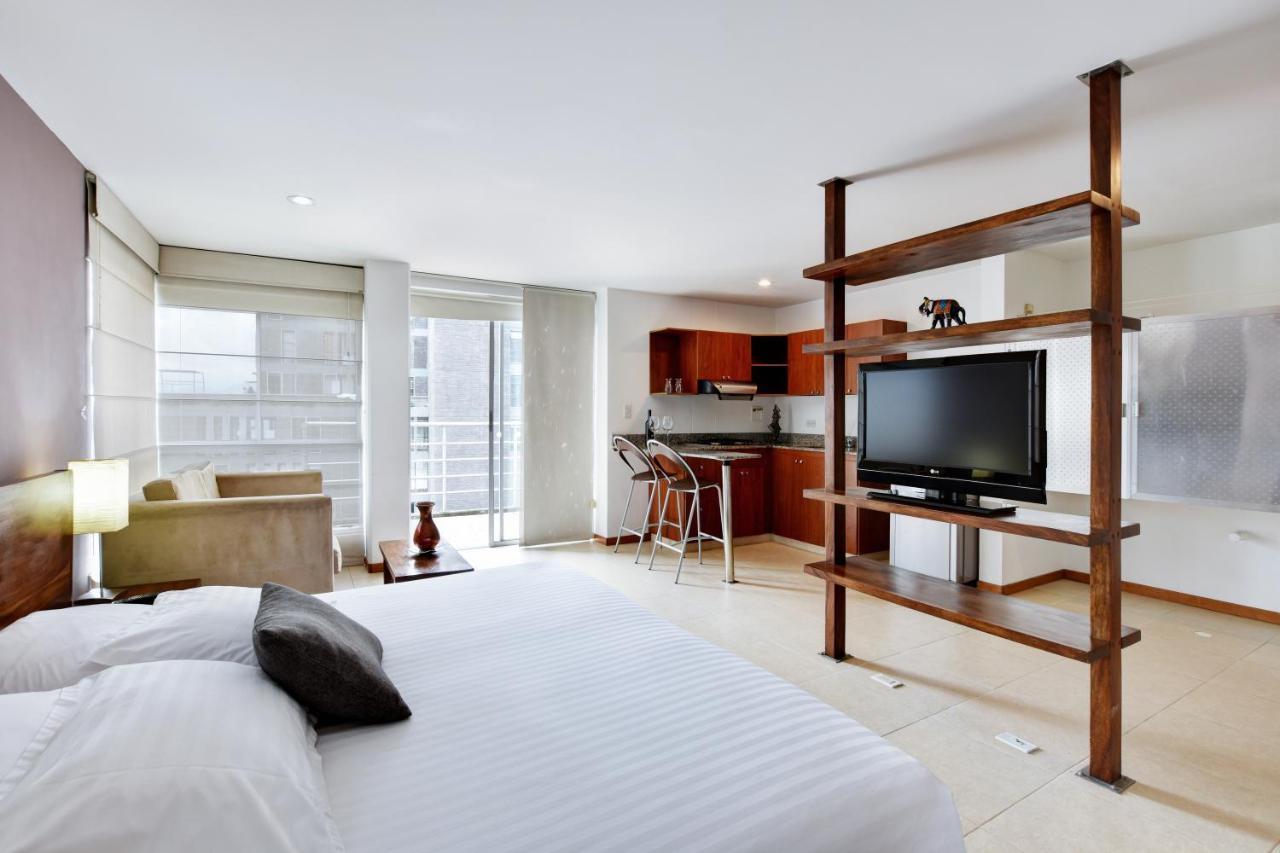 Cyan Suites Poblado By Mde Bnb Medellin Exterior photo