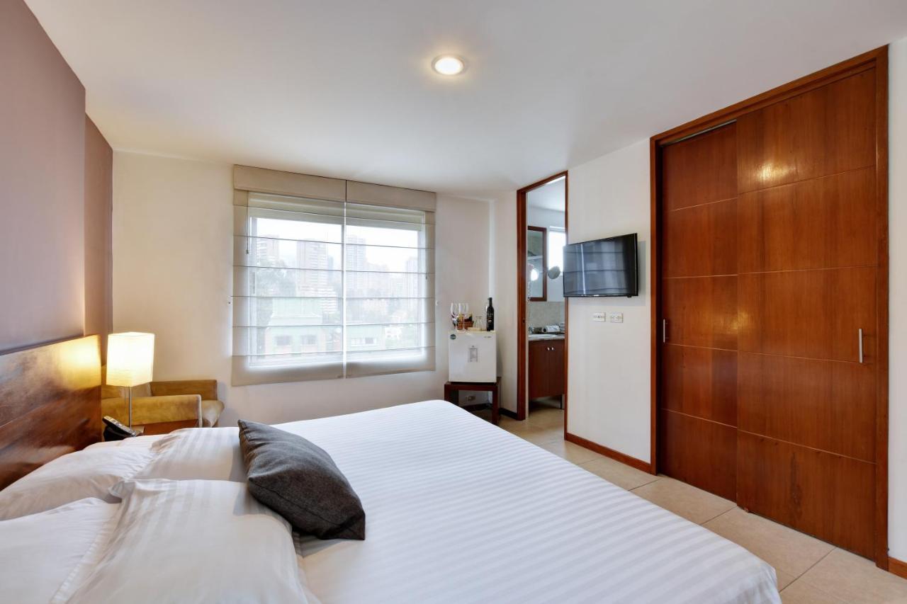 Cyan Suites Poblado By Mde Bnb Medellin Exterior photo