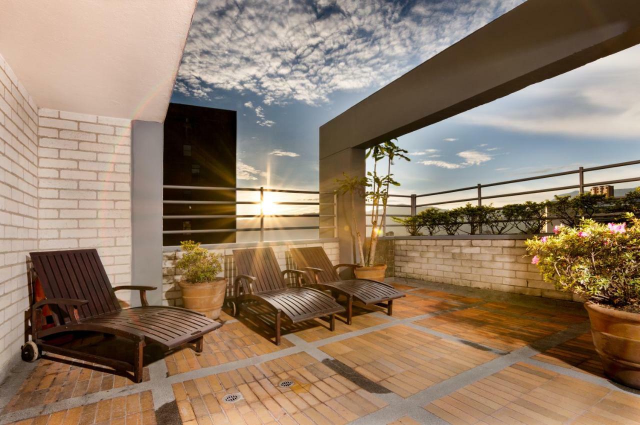Cyan Suites Poblado By Mde Bnb Medellin Exterior photo