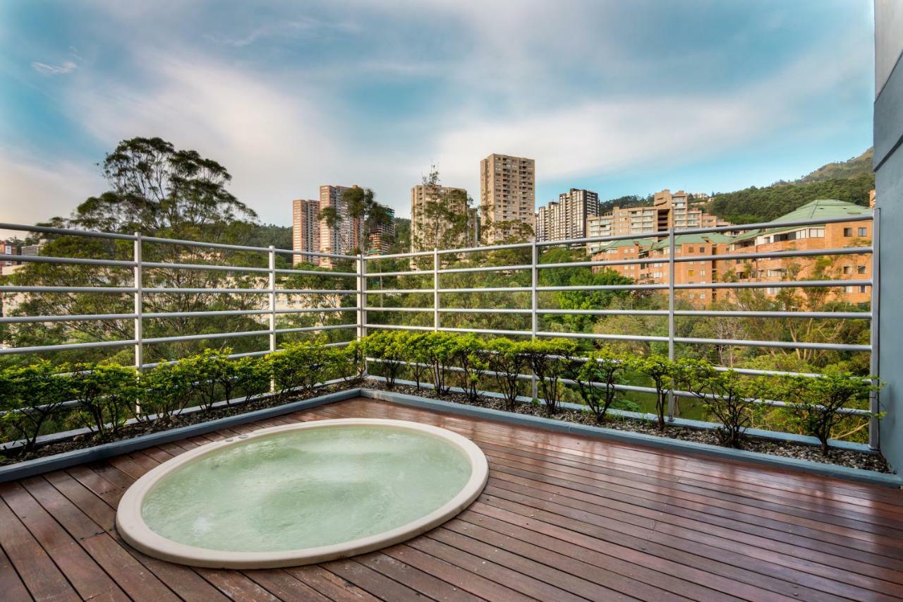 Cyan Suites Poblado By Mde Bnb Medellin Exterior photo